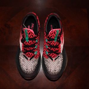 Brooks Bedlam’s - Pink and Black